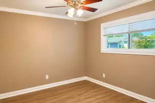 2820 Oleander Ln, Groves, TX 77619 - Photo 12