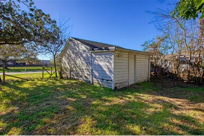 209 Avenue H, Van Vleck, TX 77482 - Photo 14