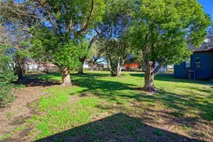 209 Avenue H, Van Vleck, TX 77482 - Photo 20