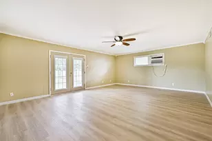 807 Temple Dr, Hitchcock, TX 77563 - Photo 6