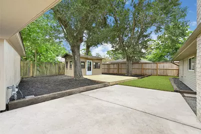 11306 Valley Spring Drive, Houston, TX 77043 - Photo 44