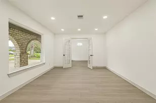 11306 Valley Spring Dr, Houston, TX 77043 - Photo 16