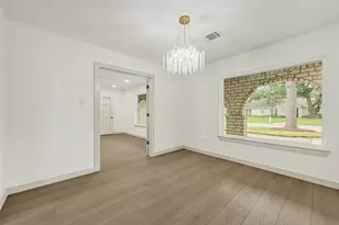 11306 Valley Spring Dr, Houston, TX 77043 - Photo 20