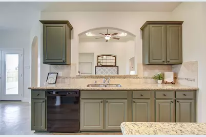 14018 Hawthorne Circle, Mont Belvieu, TX 77523 - Photo 14