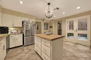 262 Sugar Berry Cir, Houston, TX 77024 - Photo 18