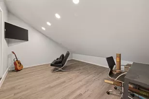 262 Sugar Berry Cir, Houston, TX 77024 - Photo 22