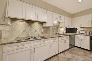 262 Sugar Berry Cir, Houston, TX 77024 - Photo 16