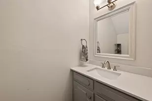 5235 Arboles Dr, Houston, TX 77035 - Photo 10