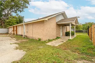 9535 Sweetwater Ln, Houston, TX 77037 - Photo 4