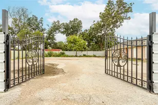9535 Sweetwater Ln, Houston, TX 77037 - Photo 2