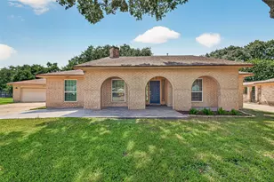 2014 Franklin Cir, Rosenberg, TX 77471 - Photo 1