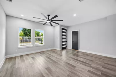 5326 Ridgeway Drive, Houston, TX 77033 - Photo 6