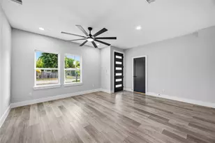 5326 Ridgeway Dr, Houston, TX 77033 - Photo 6