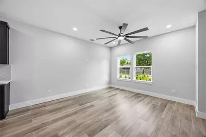 5326 Ridgeway Drive, Houston, TX 77033 - Photo 8