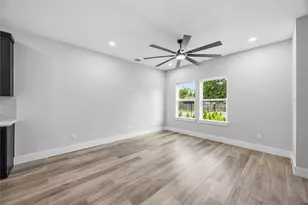 5326 Ridgeway Dr, Houston, TX 77033 - Photo 8