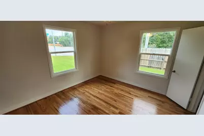 5501 Huisache Street, Houston, TX 77081 - Photo 6