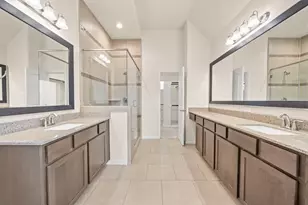 5114 W Lacey Garden Loop, Houston, TX 77018 - Photo 8