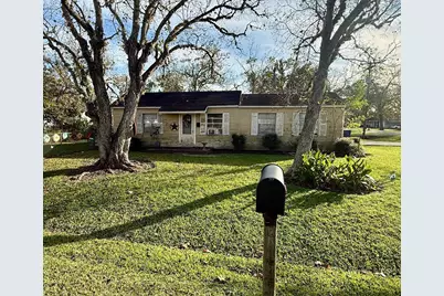 701 E Bernard Street, West Columbia, TX 77486 - Photo 2