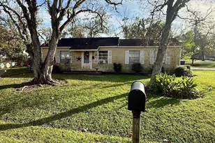 701 E Bernard St, West Columbia, TX 77486 - Photo 2