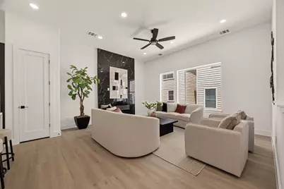 1105 Wilson St, Houston, TX 77019 - Photo 2