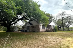 127 N Mechanic St, Bellville, TX 77418 - Photo 2