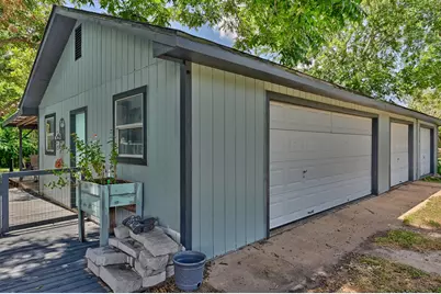 411 Bohlmann Avenue, Schulenburg, TX 78956 - Photo 12