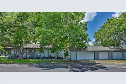 411 Bohlmann Avenue, Schulenburg, TX 78956 - Photo 1