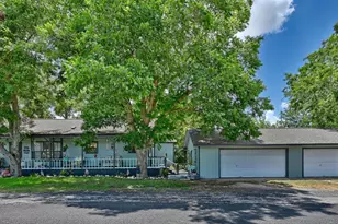 411 Bohlmann Ave, Schulenburg, TX 78956 - Photo 1
