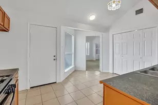 5731 Lycomb Dr, Houston, TX 77053 - Photo 10