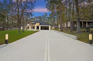 2438 Carriage Lamp Ln, Conroe, TX 77384 - Photo 2