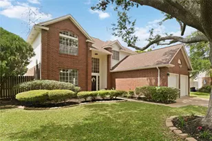 205 Oak Creek Cir, League City, TX 77573 - Photo 2