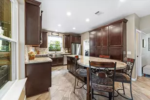 50 N Holly Laurel Cir, The Woodlands, TX 77382 - Photo 10