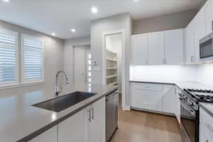 5834 Kiam St, Houston, TX 77007 - Photo 8