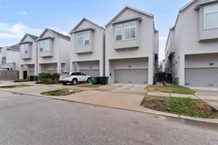 5834 Kiam St, Houston, TX 77007 - Photo 2