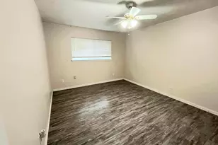 9702 Tiltree St, Houston, TX 77075 - Photo 10