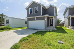 127 Egret Canal N, Baytown, TX 77523 - Photo 2