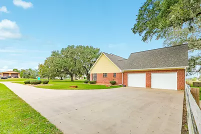 1619 Flintlock Court, Angleton, TX 77515 - Photo 8