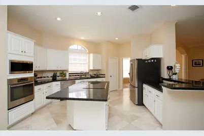19 E Sunny Slope Circle, The Woodlands, TX 77381 - Photo 8