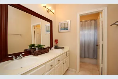 19 E Sunny Slope Circle, The Woodlands, TX 77381 - Photo 30