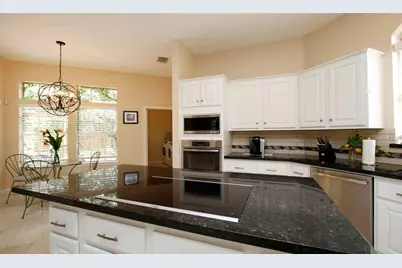 19 E Sunny Slope Circle, The Woodlands, TX 77381 - Photo 12