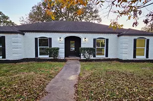 18630 Prince William Ln, Houston, TX 77058 - Photo 2