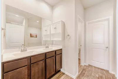 8015 Tamarind Lane, Baytown, TX 77521 - Photo 16