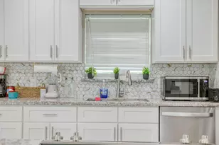 8150 Herschelwood St, Houston, TX 77033 - Photo 10