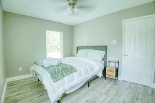8150 Herschelwood St, Houston, TX 77033 - Photo 18