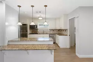 2824 E Palm Circle, Galveston, TX 77551 - Photo 6