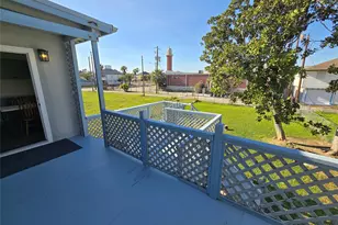 914 Avenue K, Galveston, TX 77550 - Photo 32
