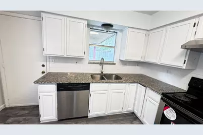 2511 Maple Tree Court, Stafford, TX 77477 - Photo 10