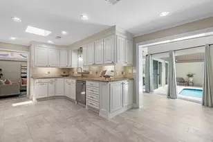 227 Faust Ln, Houston, TX 77024 - Photo 10