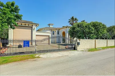 135 1st Street, Dickinson, TX 77539 - Photo 2