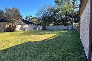 7831 Bankside Dr, Houston, TX 77071 - Photo 2